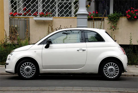 weißer Fiat 500 – Beispiel für Gebrauchtwagenankauf Haar